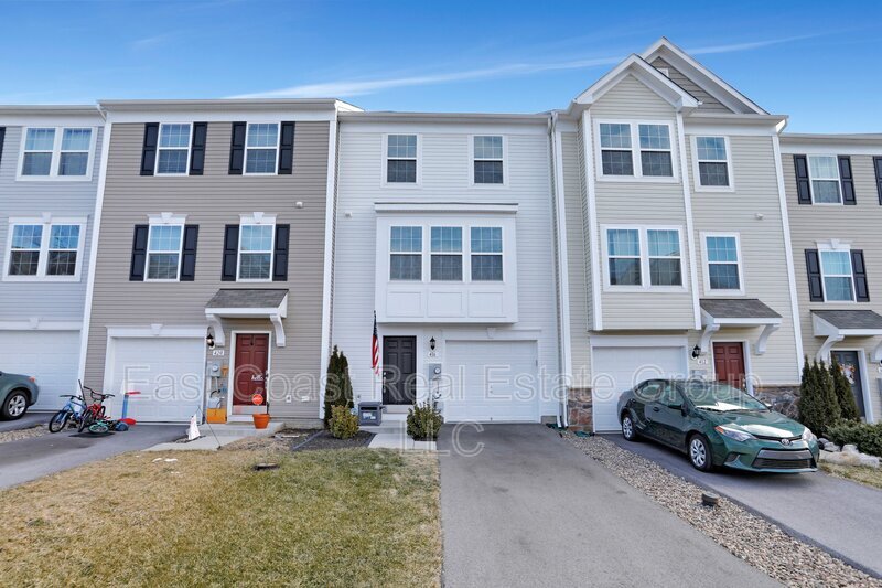 416 Rumbling Rock Rd, Hedgesville, WV 25427 Townhome Rentals in