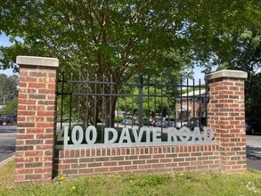 Building Photo - 400 Davie Rd