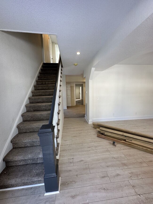 Building Photo - Gorgeous Four Bedroom Completed Upgraded