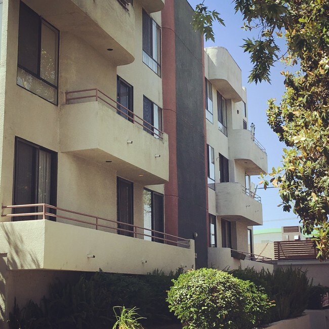 Foto del edificio - 4343 Whitsett Ave