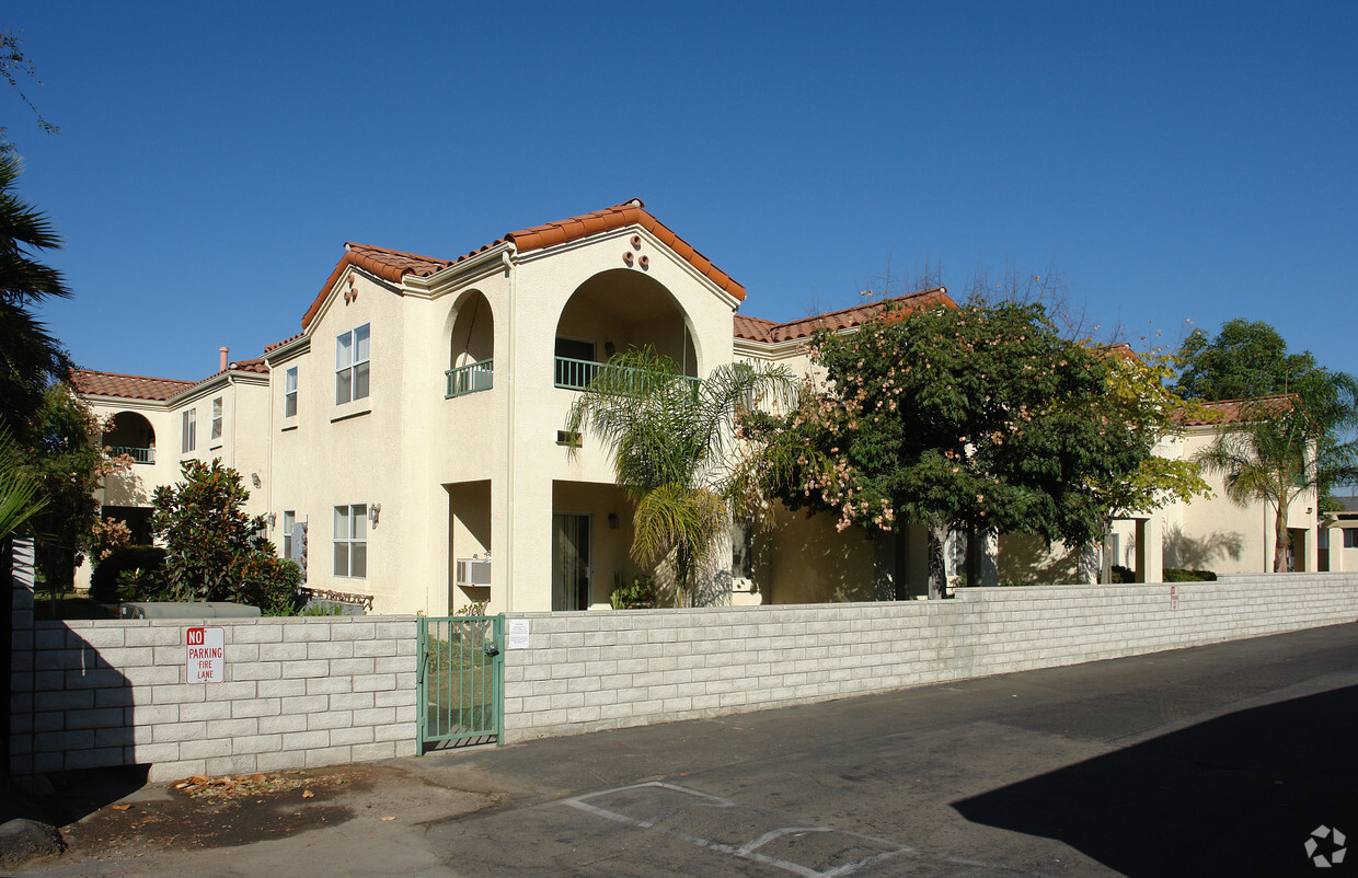 Foto del edificio - Park Glenn Senior Apartments