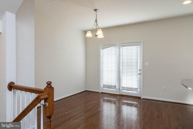 Building Photo - 203 Freesia Ln