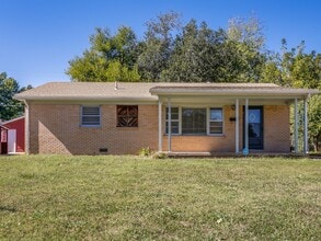 Building Photo - 519 S Derby Ave