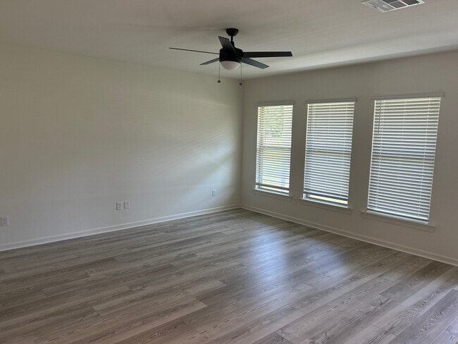 Foto del edificio - 41366 Rosewood Ln