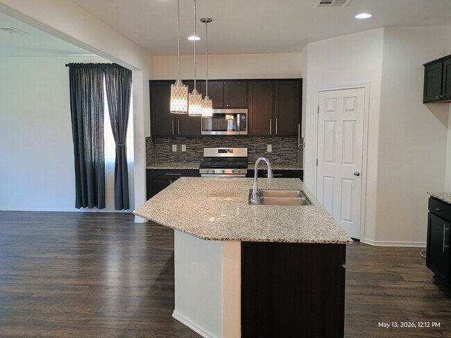 Foto del edificio - 4224 Seclusion Bay Ave