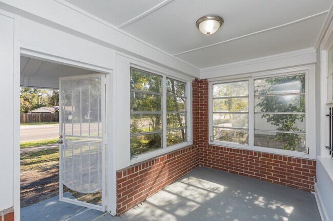 Building Photo - 352 Tallulah Ave