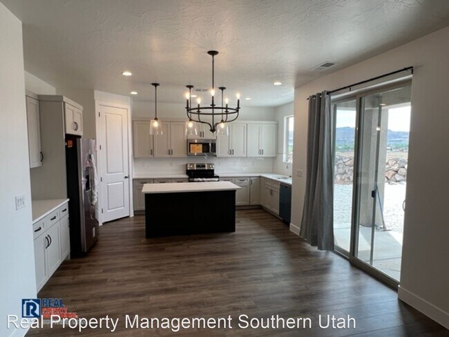 Foto del edificio - 3 br, 2 bath House - 1837 W. 350 N.