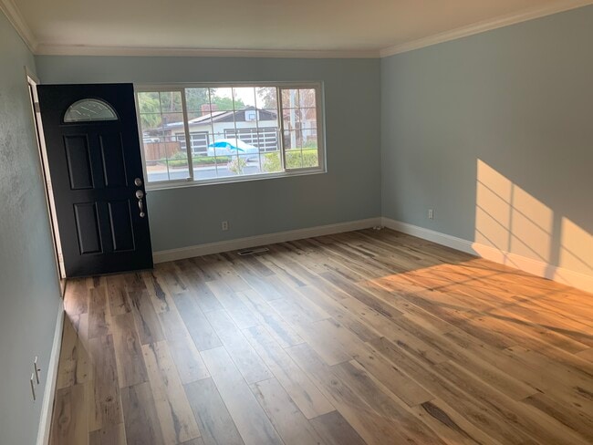 Photo - 1442 Bassett Dr House