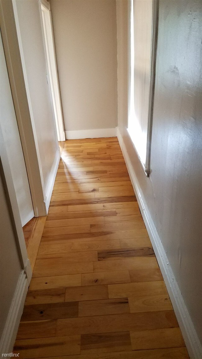 Foto del edificio - 1 br, 1 bath  - 828 W Kalamazoo Ave Apt 3