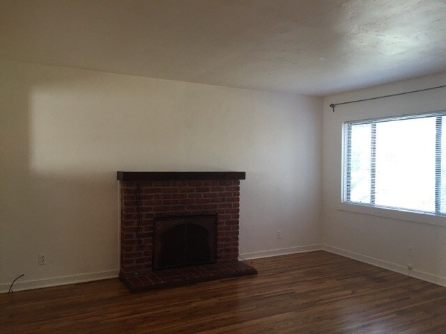 Foto del edificio - Charming Two Bedroom Home in Del Monte Park