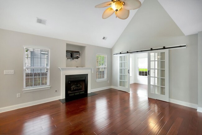 Building Photo - Unbeatable Location – Just 6 Minutes to Downtown Charleston!