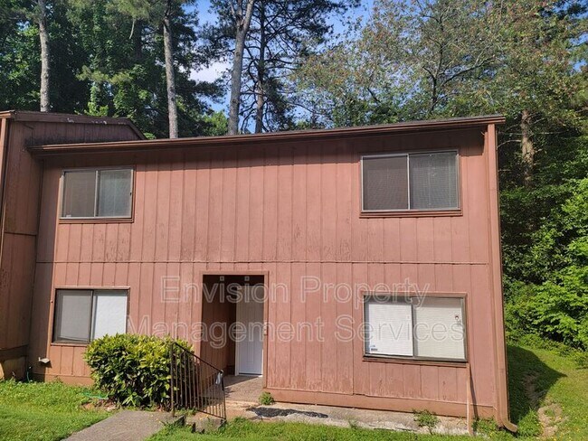 Foto del edificio - 966 Pine Hollow Rd