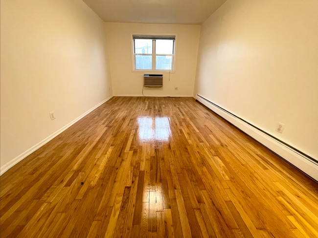 Foto del edificio - 4305 49th St