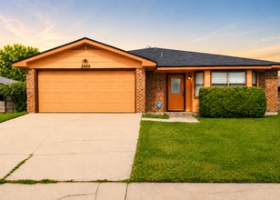 Building Photo - 2605 Transit Dr
