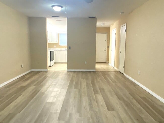 Building Photo - Adorable 3 Bedroom Port Orange Townhome!