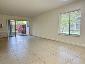 Building Photo - 9420 SW 140th Ct