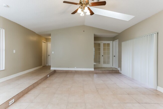 Foto del edificio - 4661 NW 66th Dr