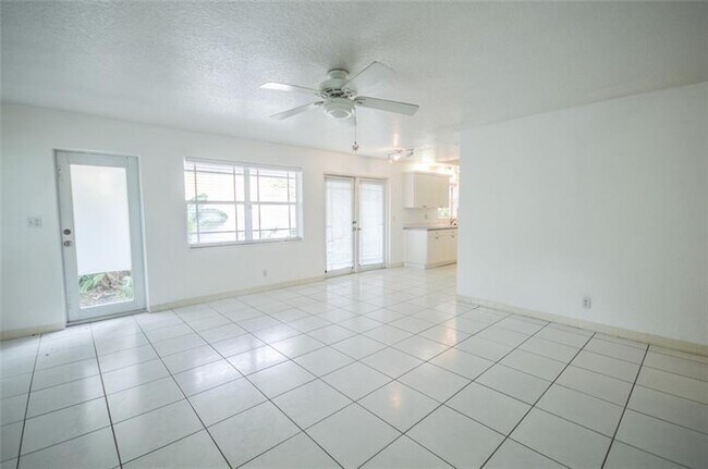 Foto del edificio - 1641 NE 3rd Ct