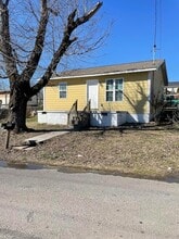 Building Photo - 925 Lowery St NE