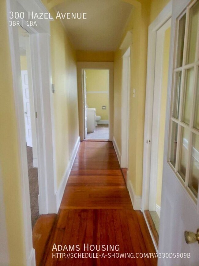 Building Photo - Cool Duplex 1/2 Mile from Campus!