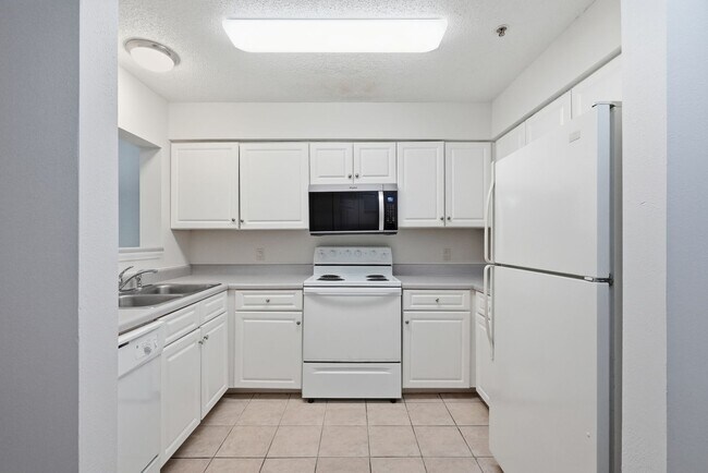 Foto del edificio - Ground-Floor Unit at Florida Club!