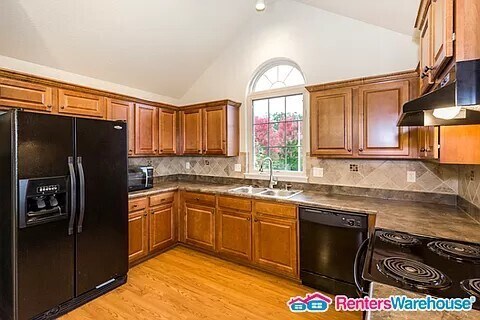 Building Photo - 4 Bed 3 Bath Home In North KC! Available NOW!