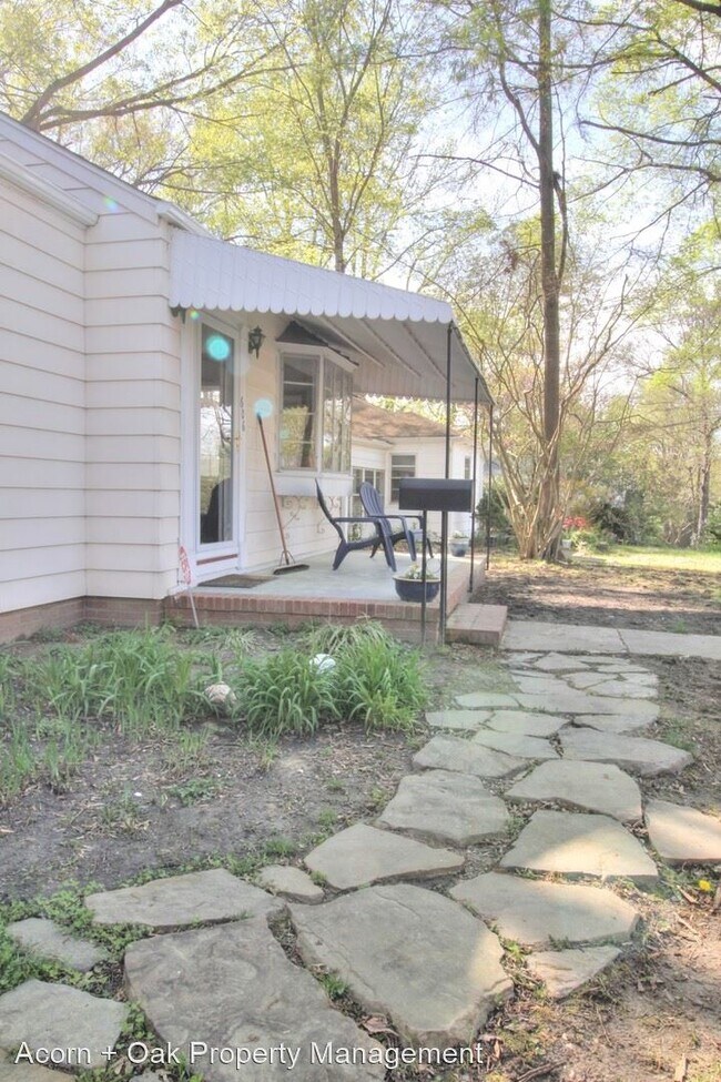 Building Photo - 2 br, 1 bath House - 606 E. Markham Ave.