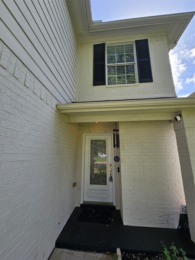 Foto del edificio - 9207 Dairy View Ln