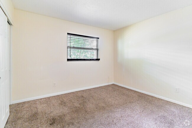 1 habitación, 1 baño - 675 pies cuadrados - Habitación - 417 Woodrow Ave