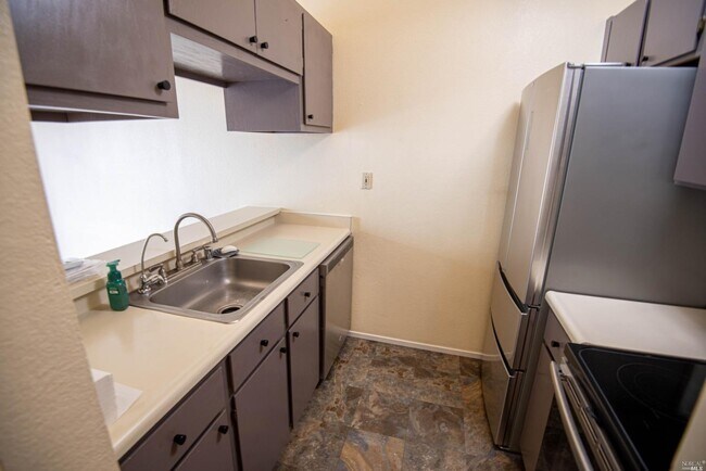 Building Photo - 176 Courtyards E
