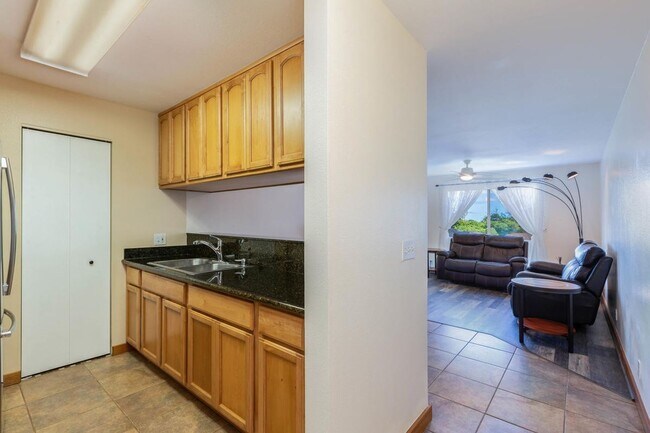 Foto del edificio - Upgraded and furnished 3 bedroom, 2 bath e...
