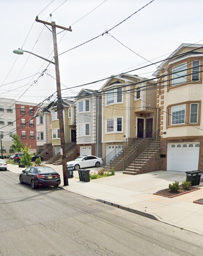 129 Bergen St Unit 2, Harrison, NJ 07029 Apartments in Harrison, NJ