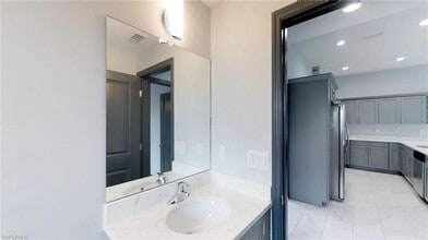 Building Photo - 1315-1315 NE 8th Pl