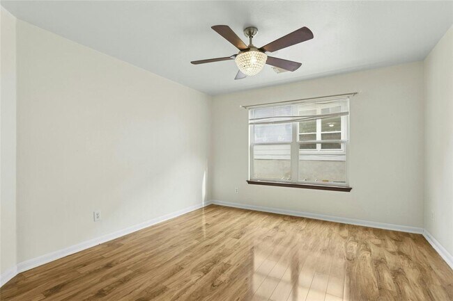 Foto del edificio - 1705 Gaylord Dr