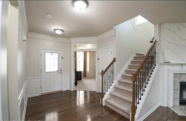 Building Photo - 5995 Branch Dr