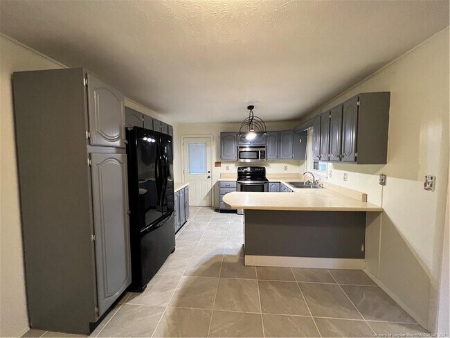 Building Photo - 900 Sunbury Dr