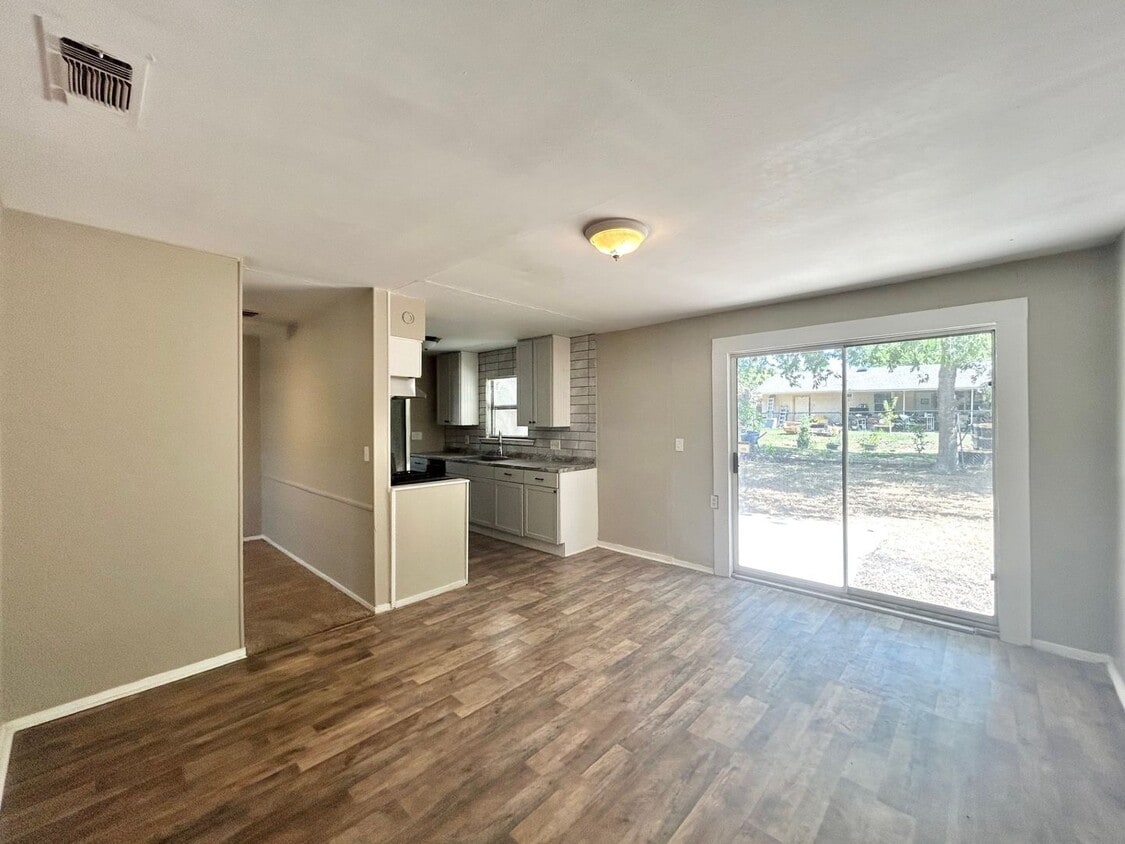 Primary Photo - Charming 3-Bed, 2-Bath Home in Northeast S...