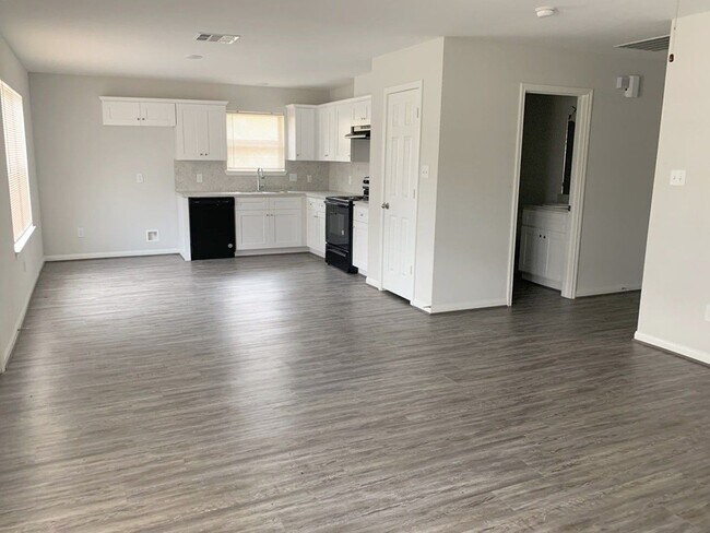 Building Photo - 312 De Haven St