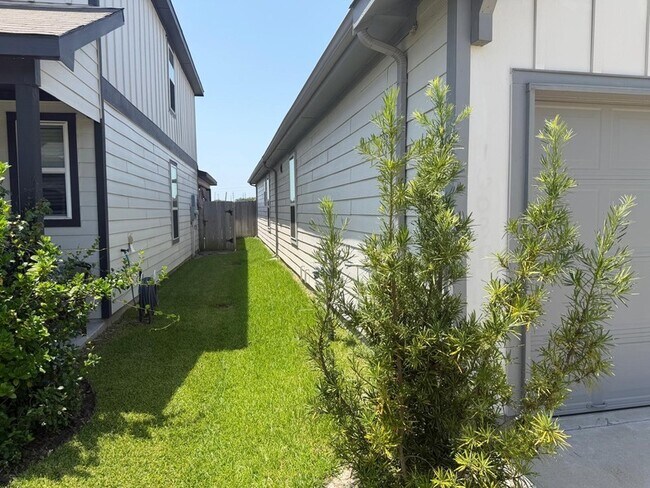 Foto del edificio - 16039 Kingfield Haven Dr