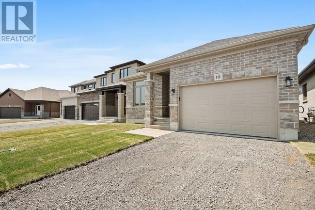 Building Photo - 10 Athabaska Dr