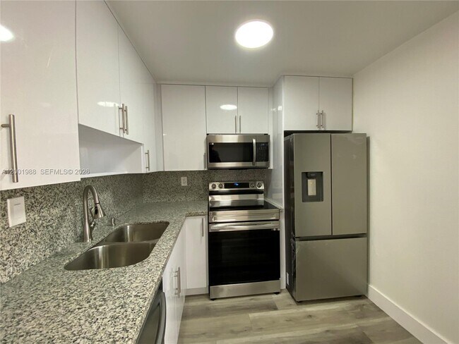 Foto del edificio - 9320 Fontainebleau Blvd
