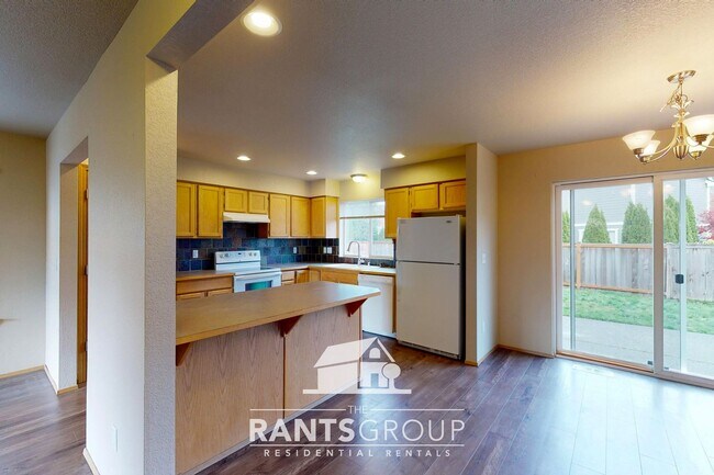 Foto del edificio - Great Location! Easy JBLM Commute!