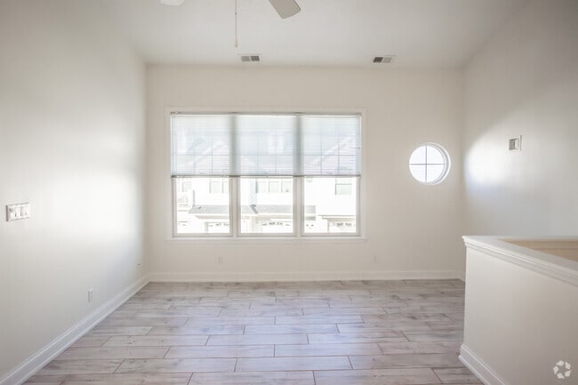 1 dormitorio, 1 baño - Cranbrook - Sala de estar - The Pointe at Adams Ridge