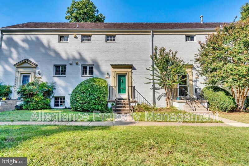 Primary Photo - 3316 Valley Dr
