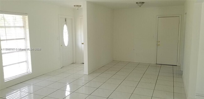 Foto del edificio - 9249 SW 183rd Terrace