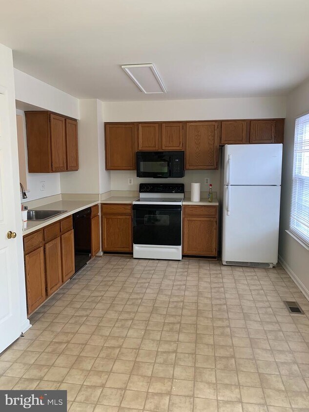 6779 Jenny Leigh Ct, Centreville, VA 20121 Townhouse for Rent in