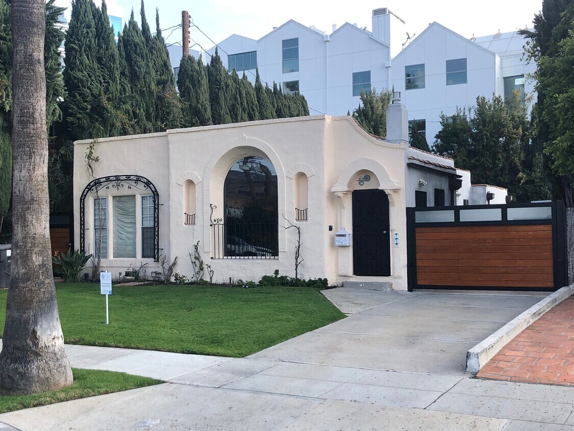 Foto principal - 128 S Carson Rd