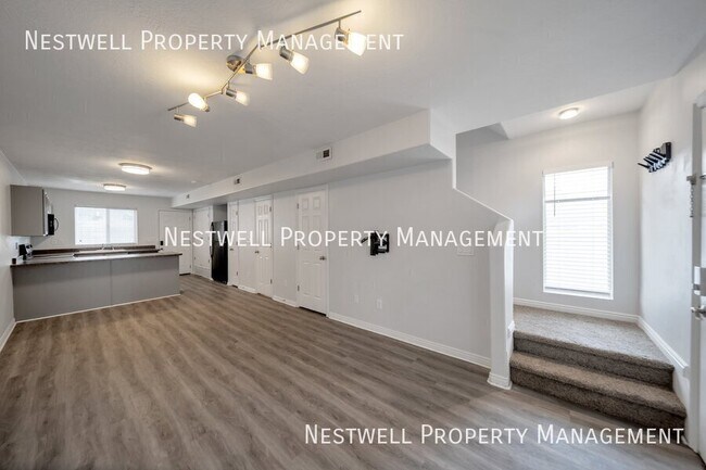 Foto del edificio - Great End Unit Townhouse in Prime Location!