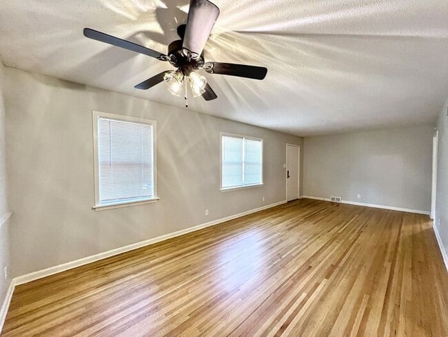 Foto del edificio - 3180 Bluefield St