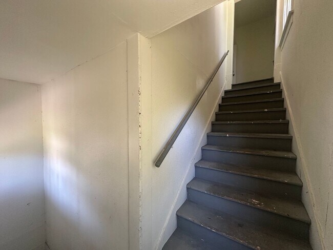 Foto del edificio - 431 E 8th St